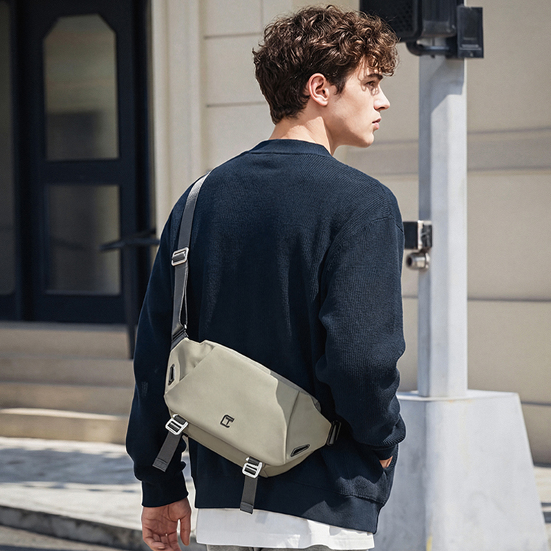 กระเป๋าสะพายข้างกันน้ำระดับพรี - Cycling Commuter Bag บทวิจารณ์และราคา